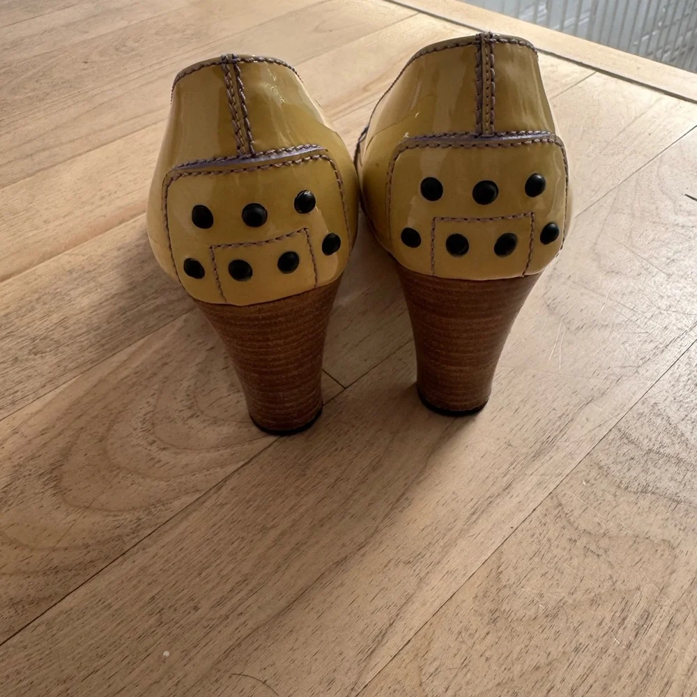Tod's Yellow / Vanilla Patent Leather Heels - Picture 2 of 5